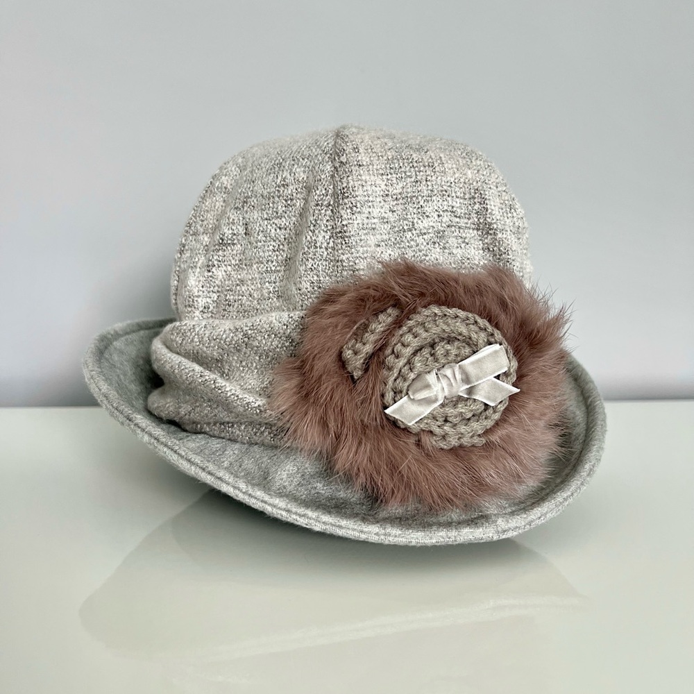 Chic Women's Gray Hat with Brown Detail